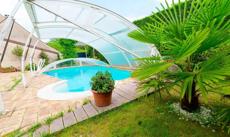 Piscine de la maison en location pour des vacances en Dordogne