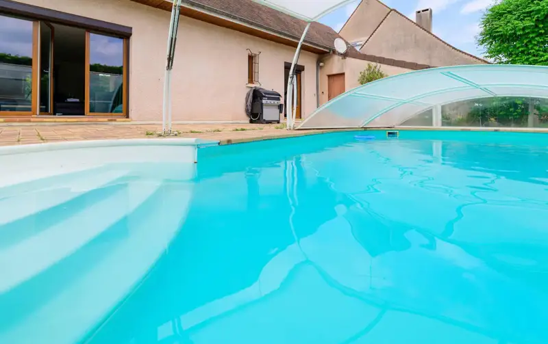 Piscine de la maison en location pour des vacances en Dordogne